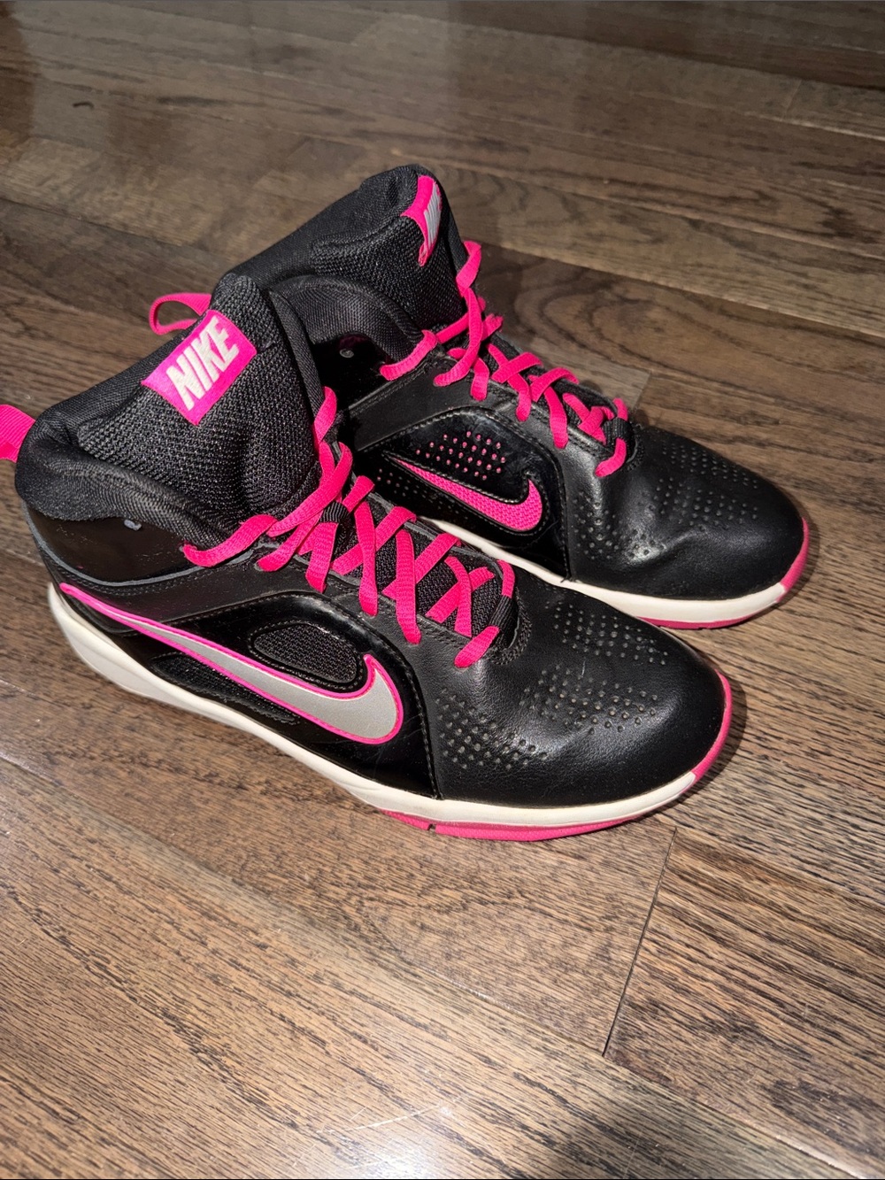 Nike Team Hustle D6 Mid GS Black Pink Basketball Shoes Size 6.5Y Women’s 8